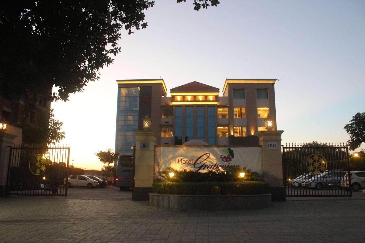 Ramada By Wyndham Varanasi Katesar Chandauli Esterno foto