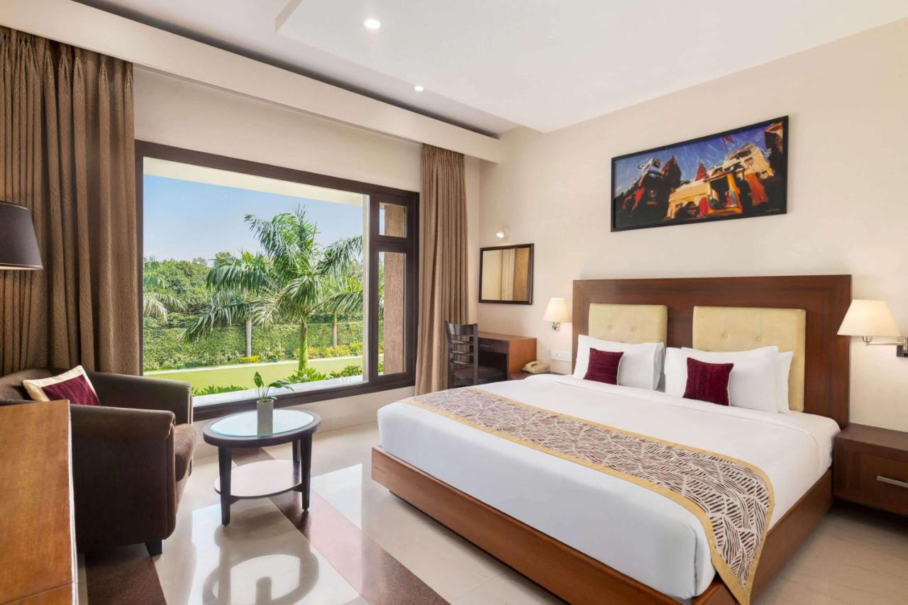 Ramada By Wyndham Varanasi Katesar Chandauli Esterno foto
