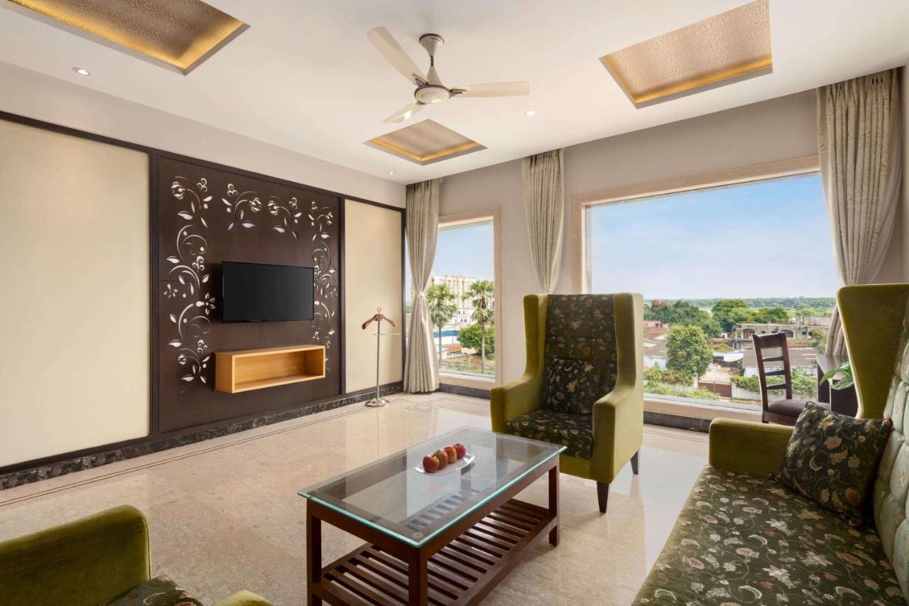 Ramada By Wyndham Varanasi Katesar Chandauli Esterno foto