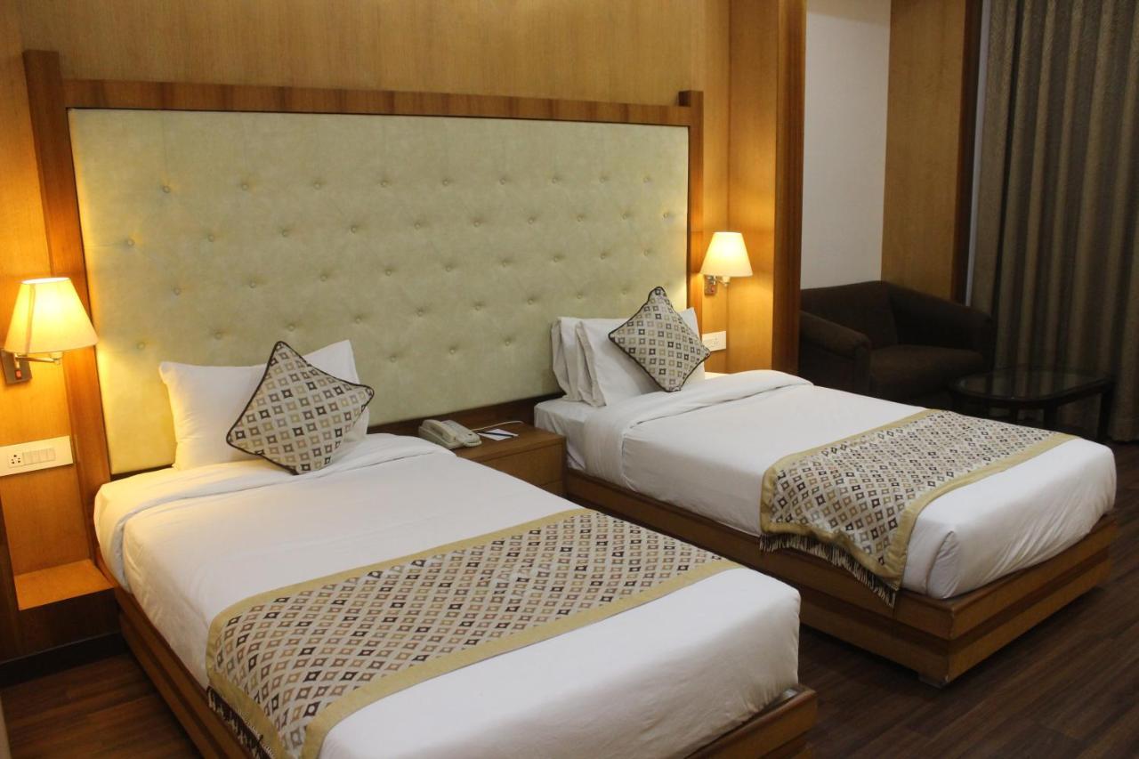 Ramada By Wyndham Varanasi Katesar Chandauli Esterno foto