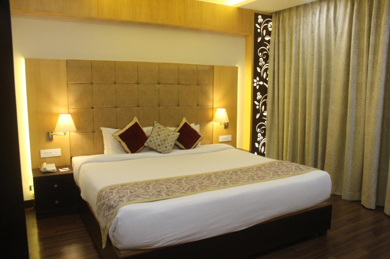 Ramada By Wyndham Varanasi Katesar Chandauli Esterno foto