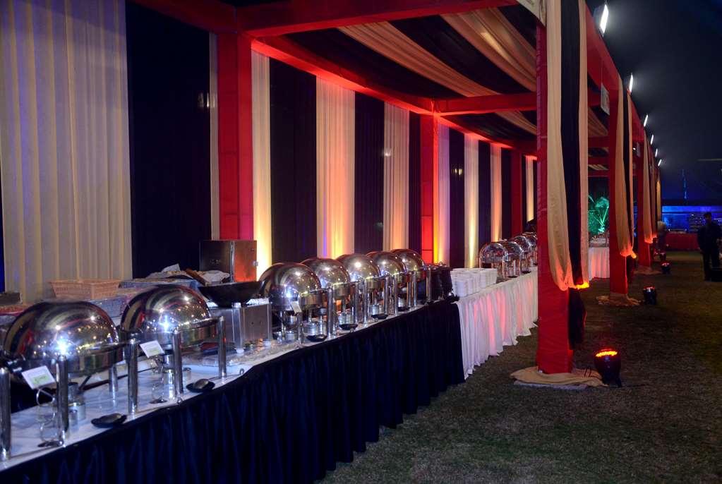 Ramada By Wyndham Varanasi Katesar Chandauli Servizi foto