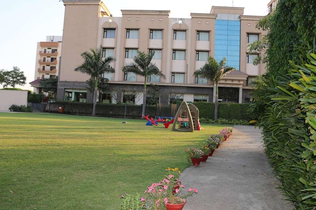 Ramada By Wyndham Varanasi Katesar Chandauli Servizi foto