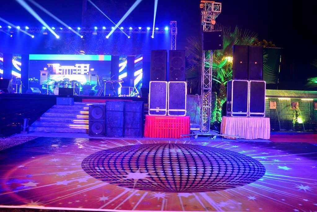 Ramada By Wyndham Varanasi Katesar Chandauli Servizi foto