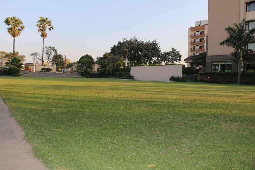 Ramada By Wyndham Varanasi Katesar Chandauli Servizi foto