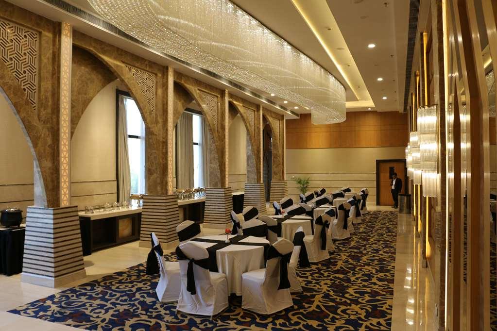 Ramada By Wyndham Varanasi Katesar Chandauli Servizi foto