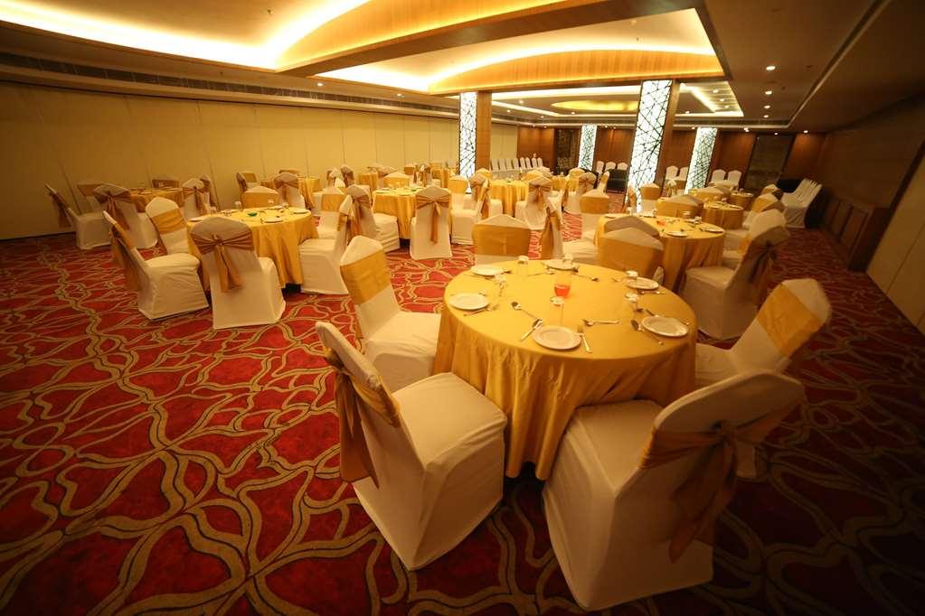 Ramada By Wyndham Varanasi Katesar Chandauli Servizi foto