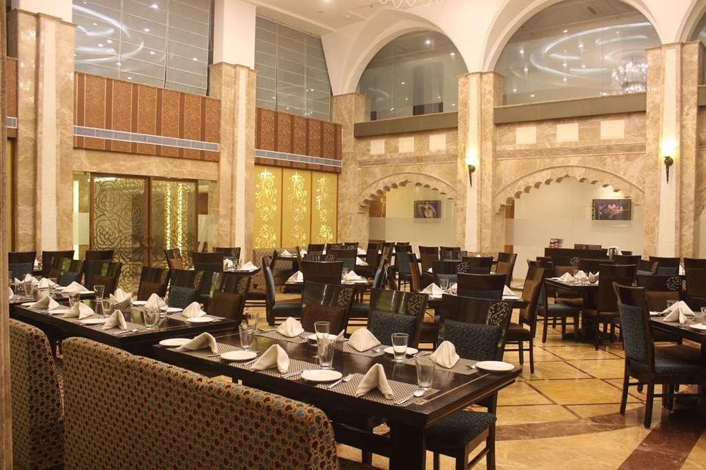 Ramada By Wyndham Varanasi Katesar Chandauli Ristorante foto